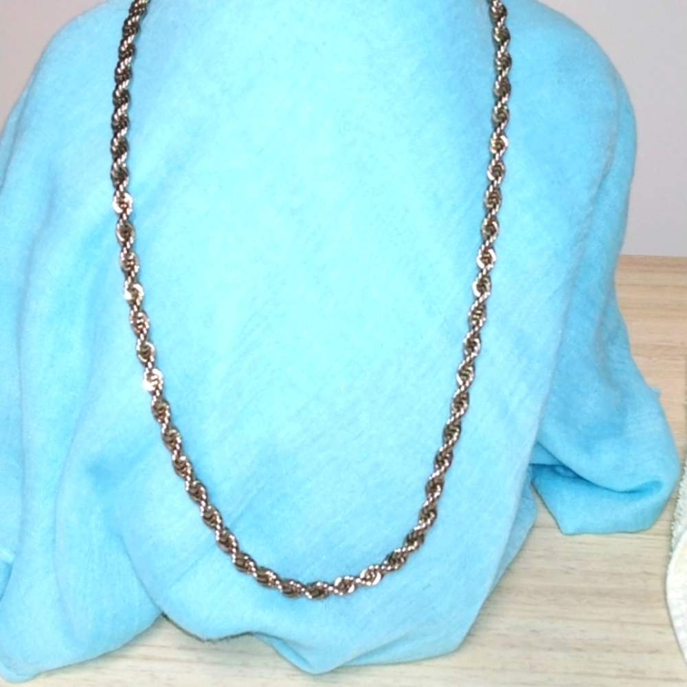 3-23 Avon beautiful twisted heavy chain